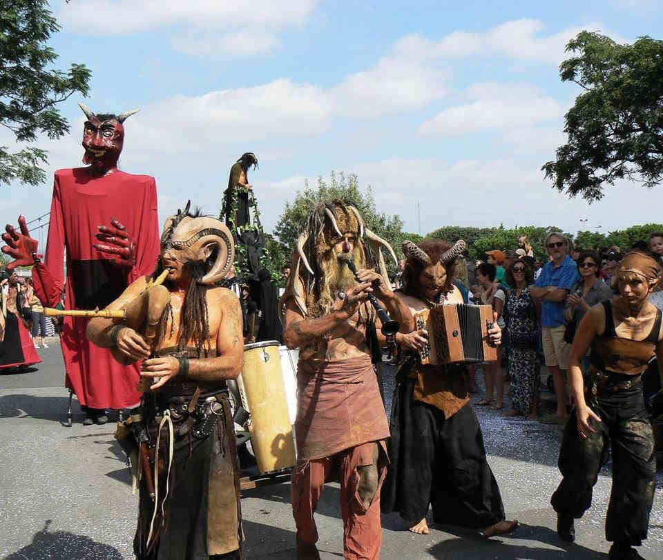 Tourisme Catalogne musique instruments fanfare traditions PO