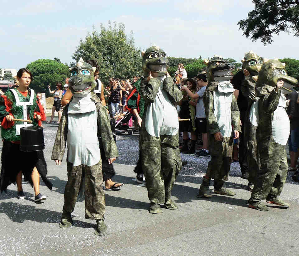 Petits monstres fête médiévale divertissement Occitanie