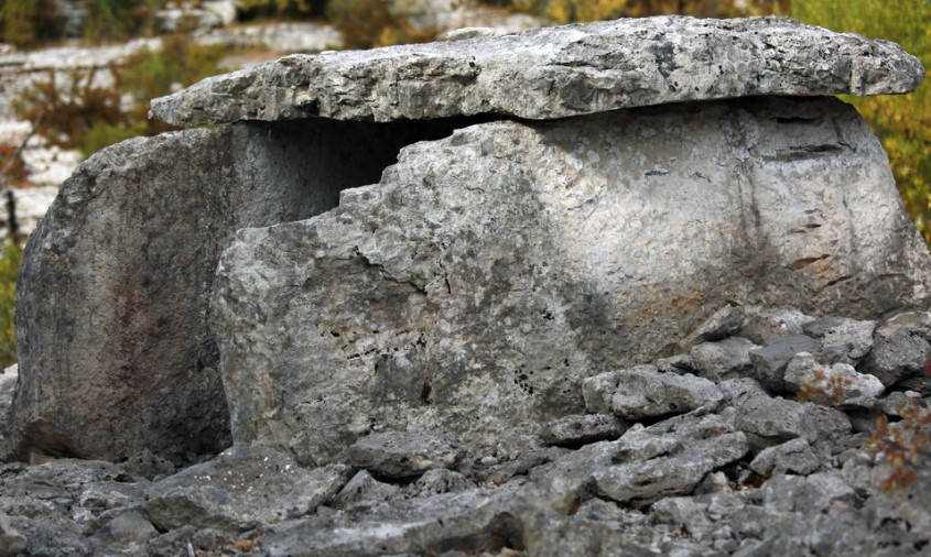 pyrénées orientales rando des dolmens